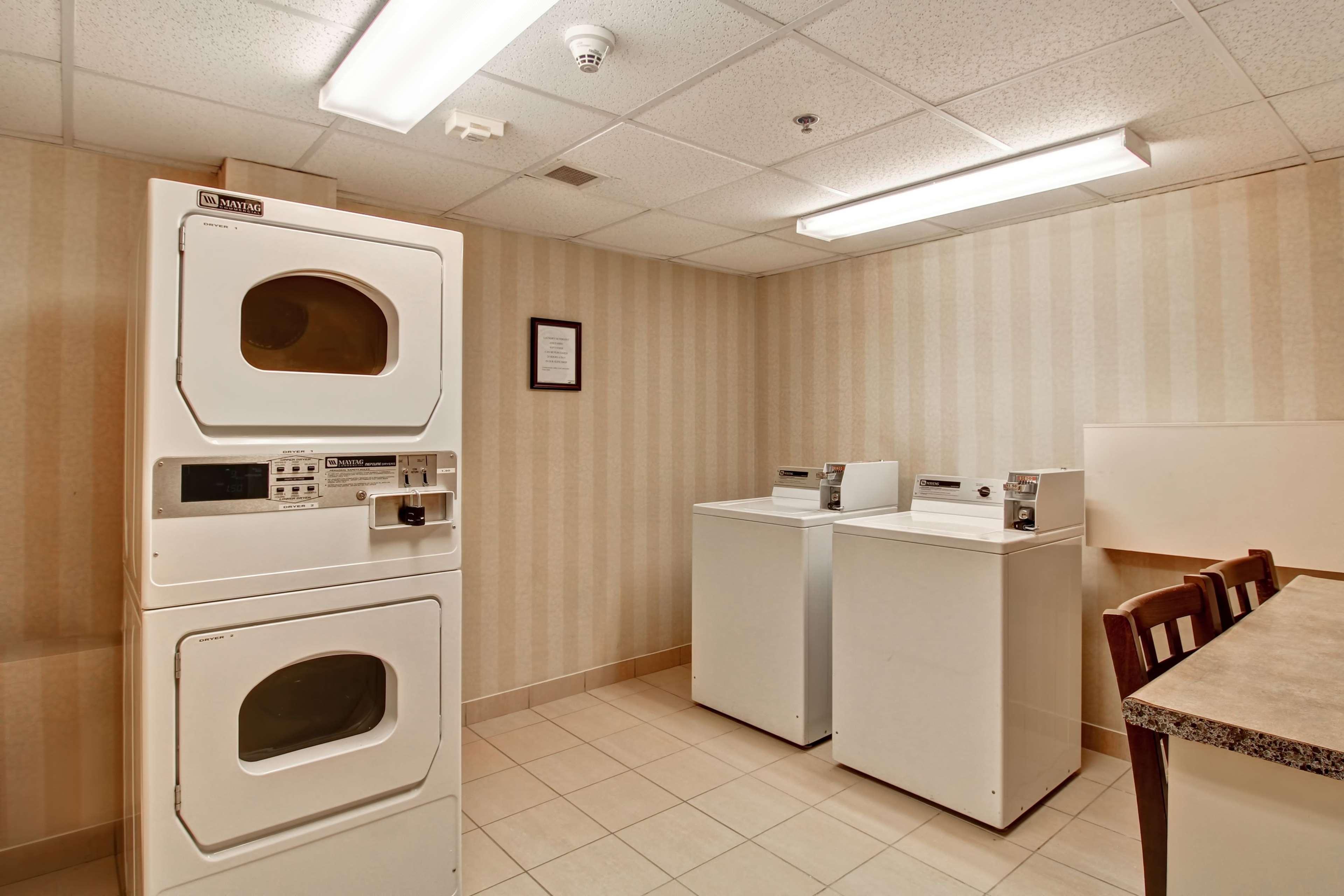 Homewood Suites By Hilton Toronto מיסיסאוגה מראה חיצוני תמונה