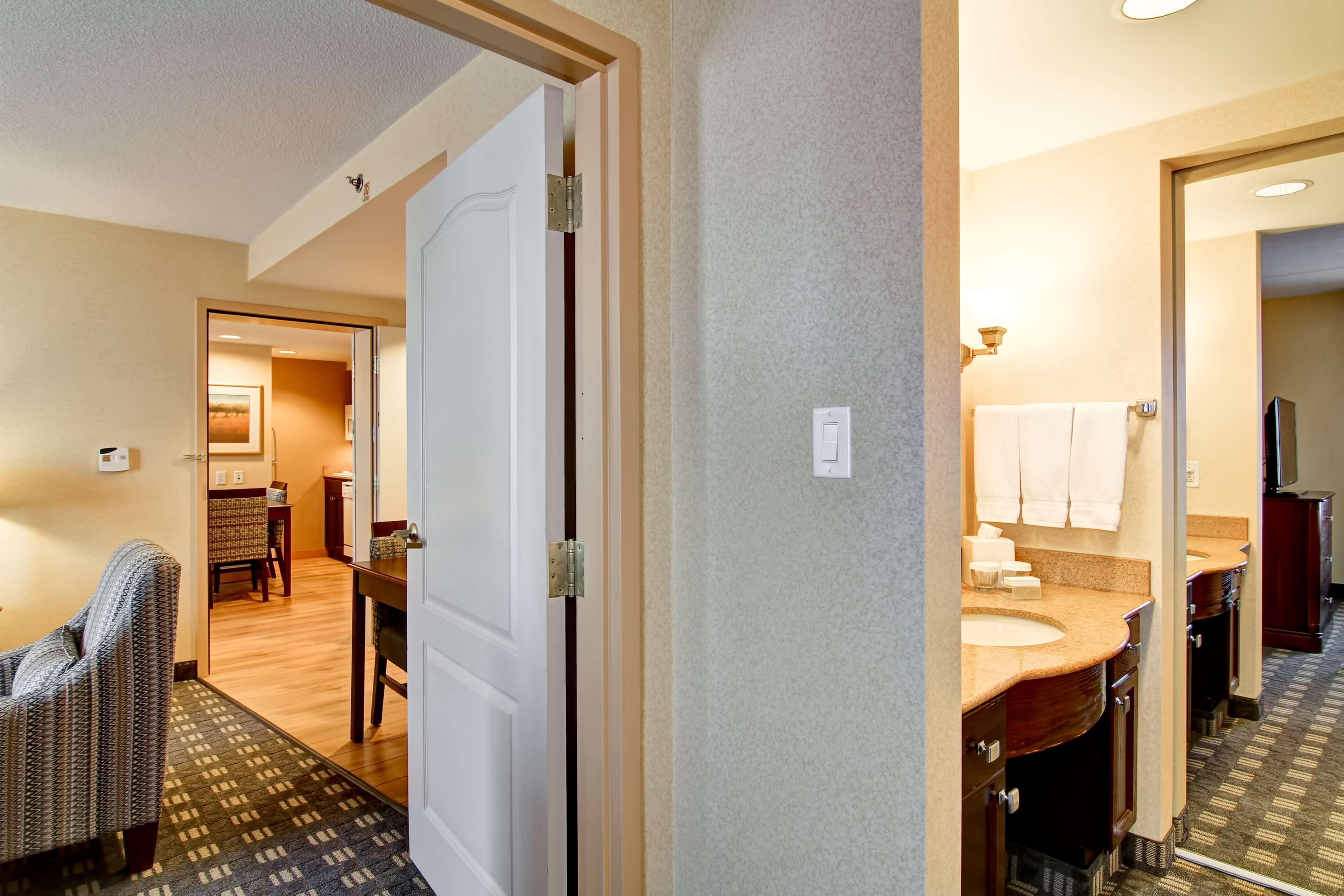 Homewood Suites By Hilton Toronto מיסיסאוגה מראה חיצוני תמונה