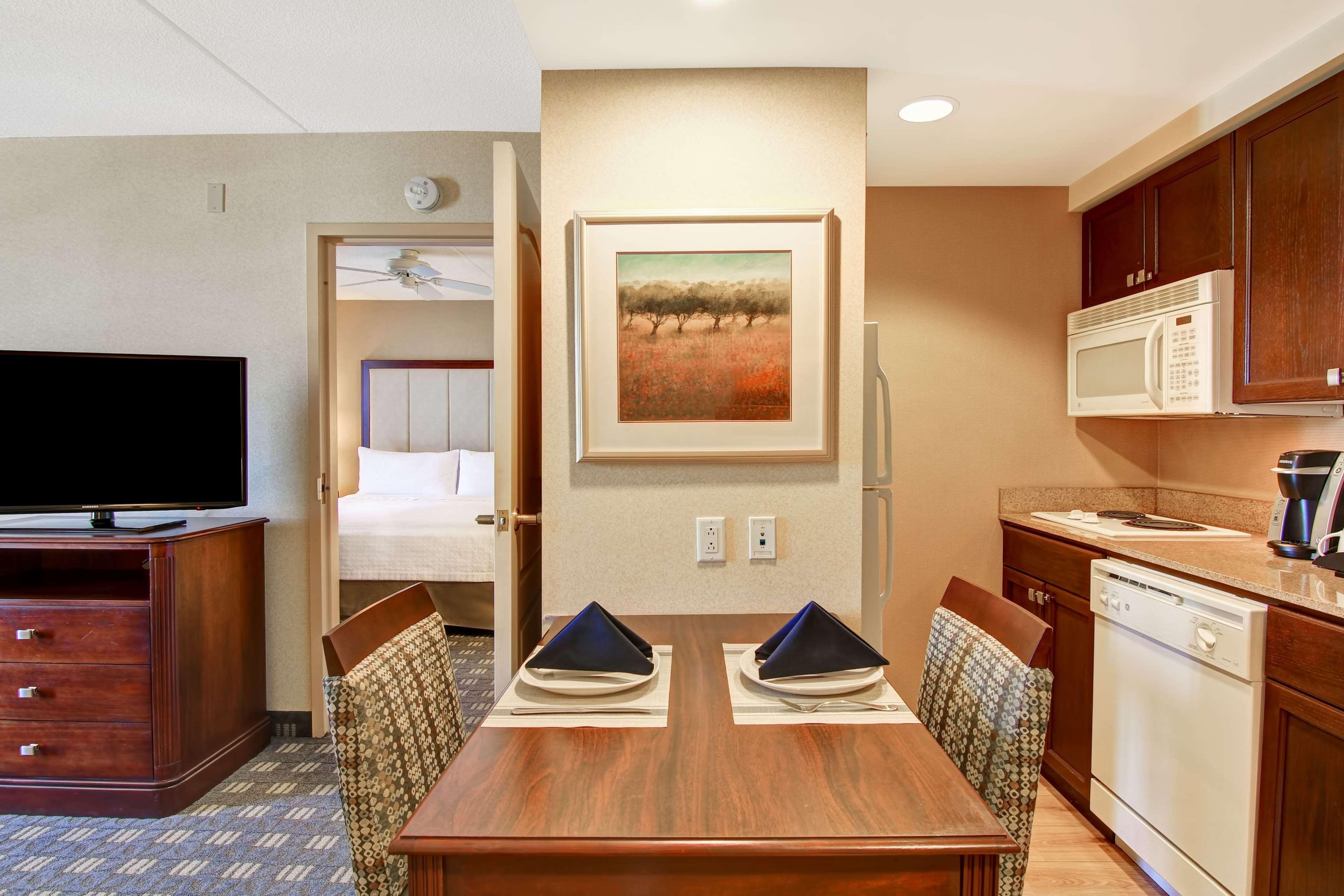 Homewood Suites By Hilton Toronto מיסיסאוגה מראה חיצוני תמונה