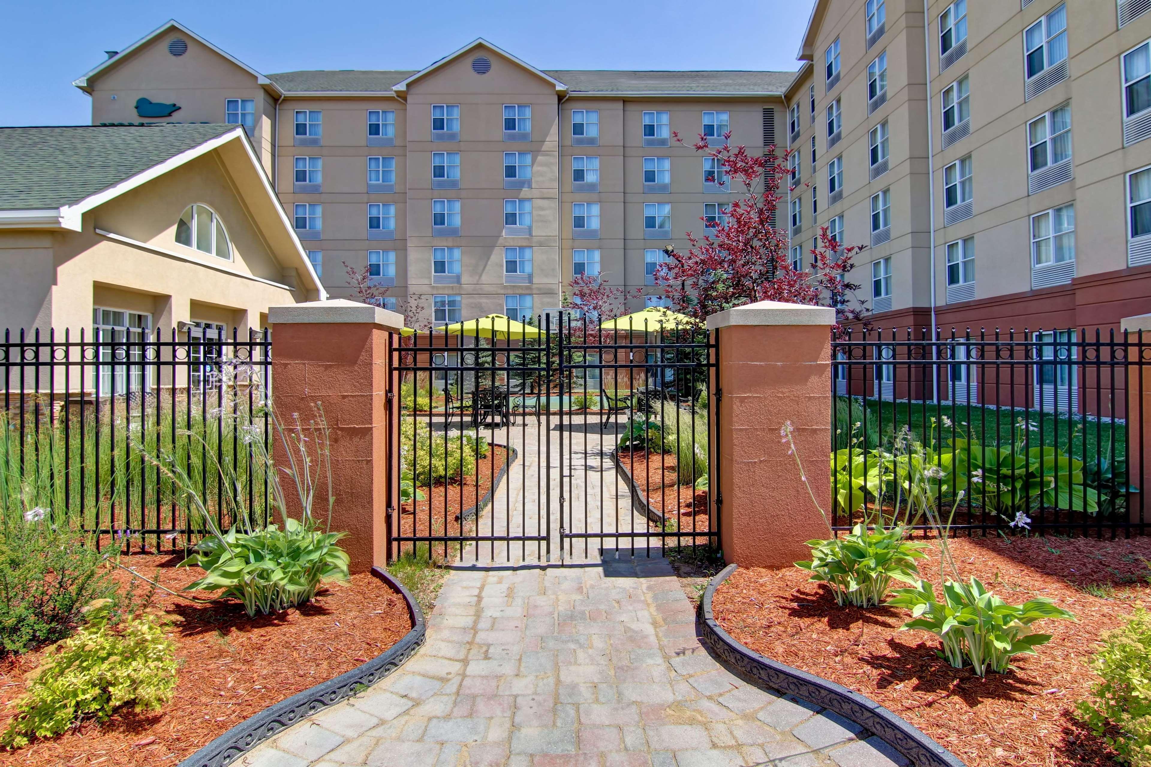 Homewood Suites By Hilton Toronto מיסיסאוגה מראה חיצוני תמונה